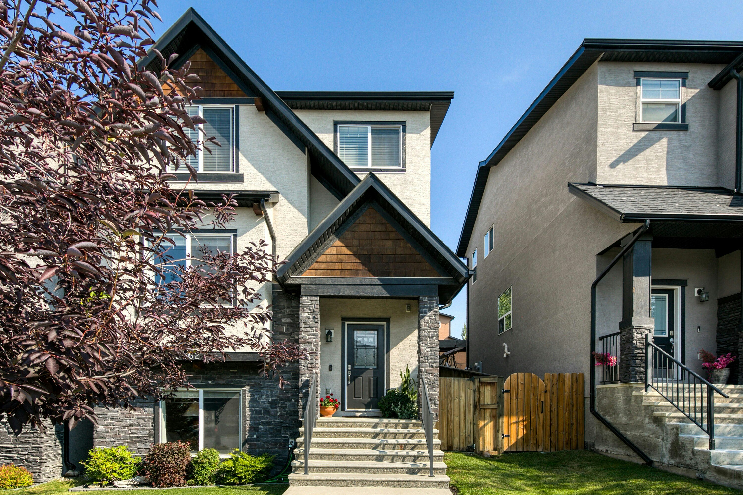 9062 14 Avenue SW, Calgary, AB, T3H 4A5
