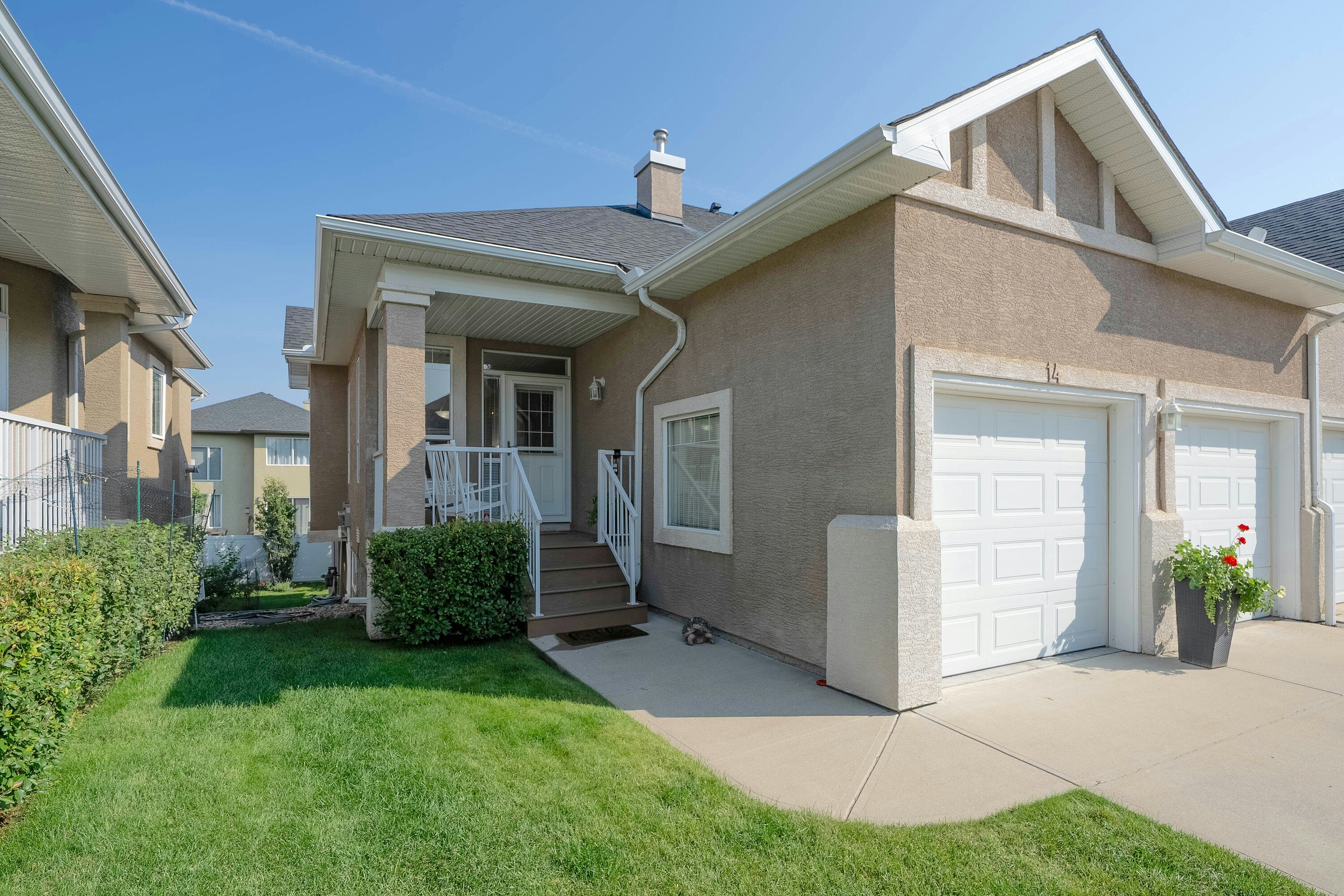 14 Evercreek Bluffs Place SW, Calgary, AB, T2Y 4Z8