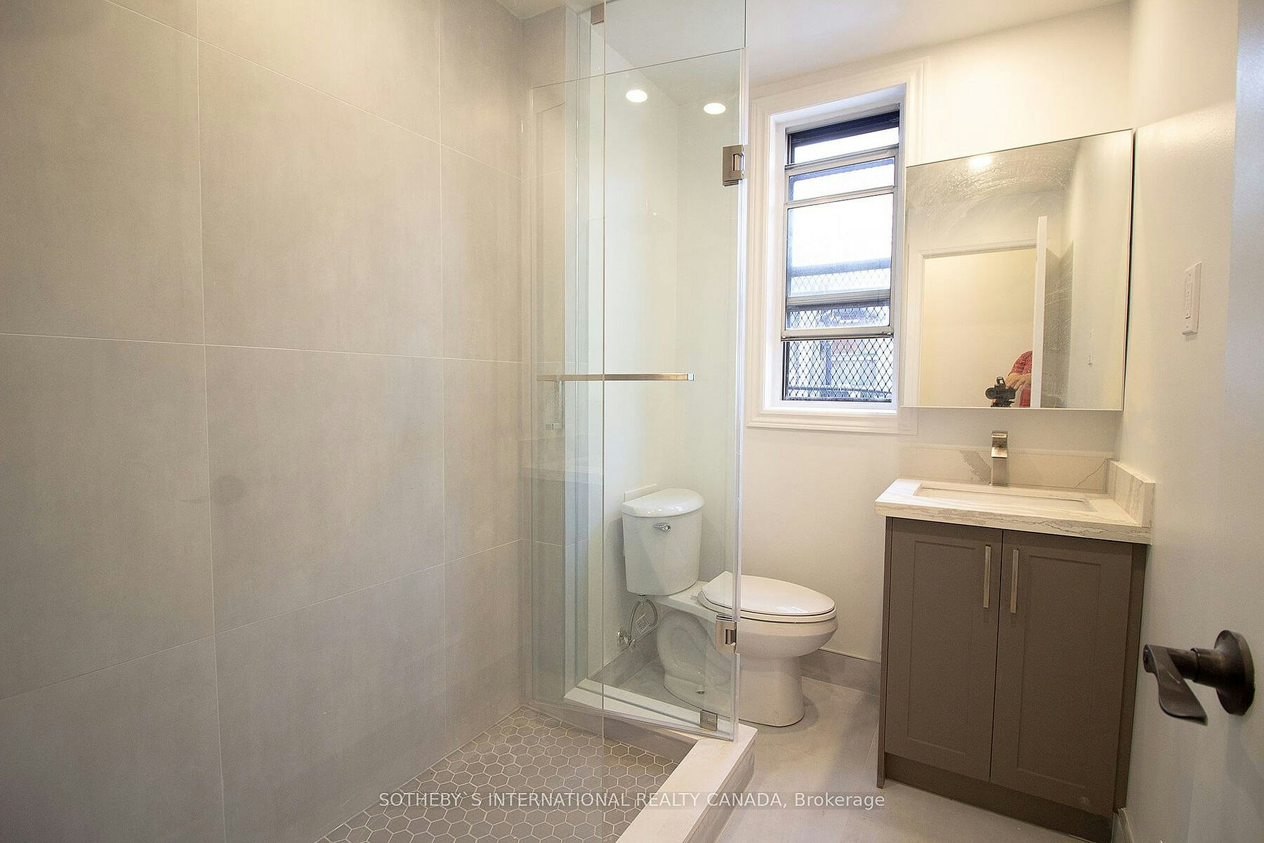 1026 Queen St Upper, Toronto, ON, M4M 1K4 - 17