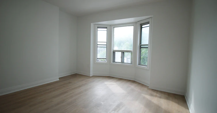 1026 Queen St Upper, Toronto, ON, M4M 1K4 - 12