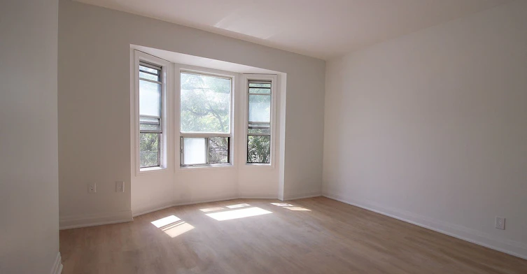 1026 Queen St Upper, Toronto, ON, M4M 1K4 - 8