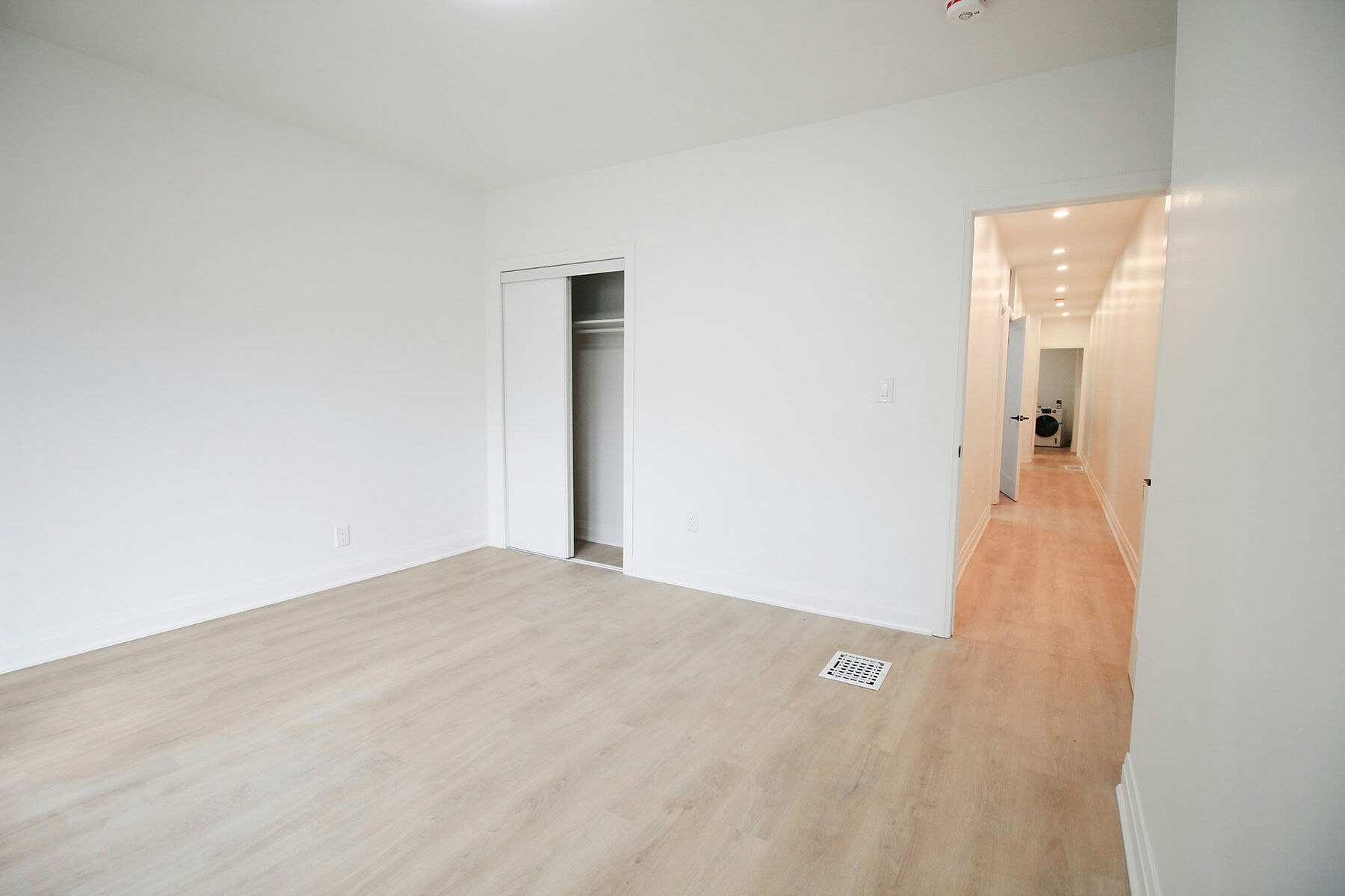1026 Queen St Upper, Toronto, ON, M4M 1K4 - 15