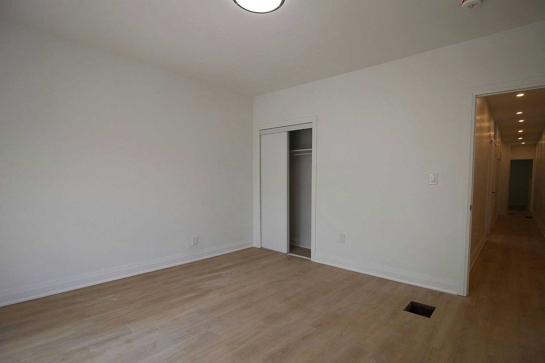 1026 Queen St Upper, Toronto, ON, M4M 1K4 - 9