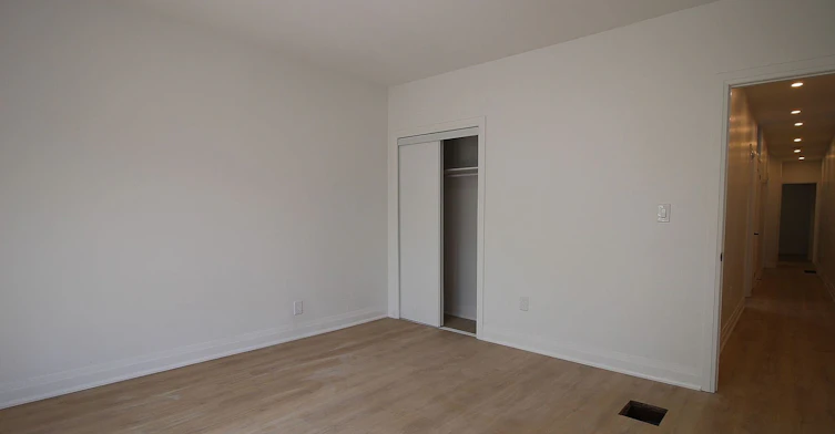 1026 Queen St Upper, Toronto, ON, M4M 1K4 - 9