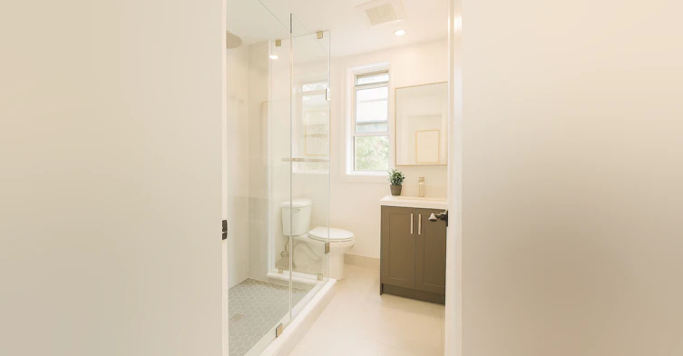 1026 Queen St Upper, Toronto, ON, M4M 1K4 - 5