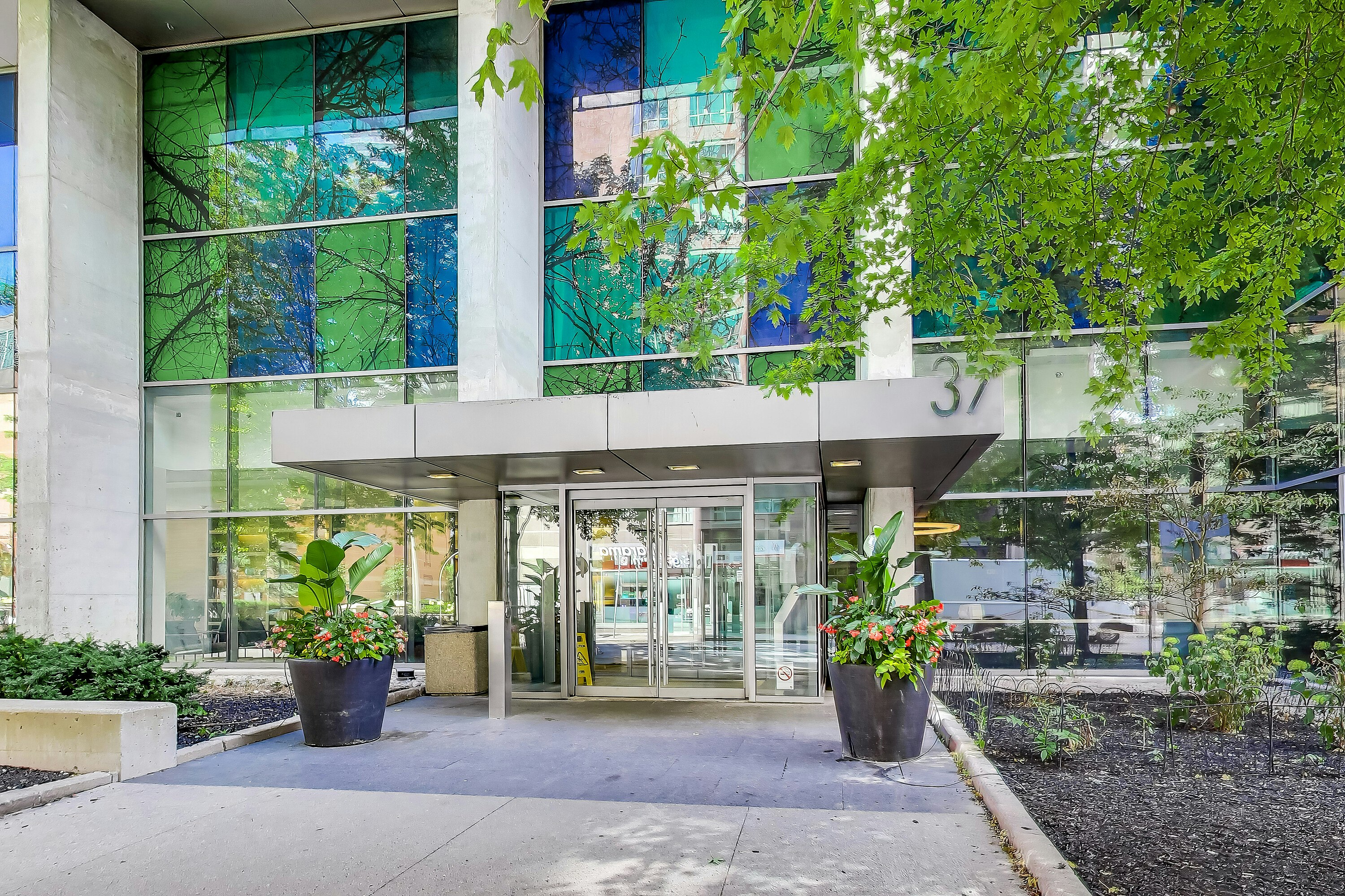 3305-37 Grosvenor Street, Toronto, ON, M4Y 3G5 - 2