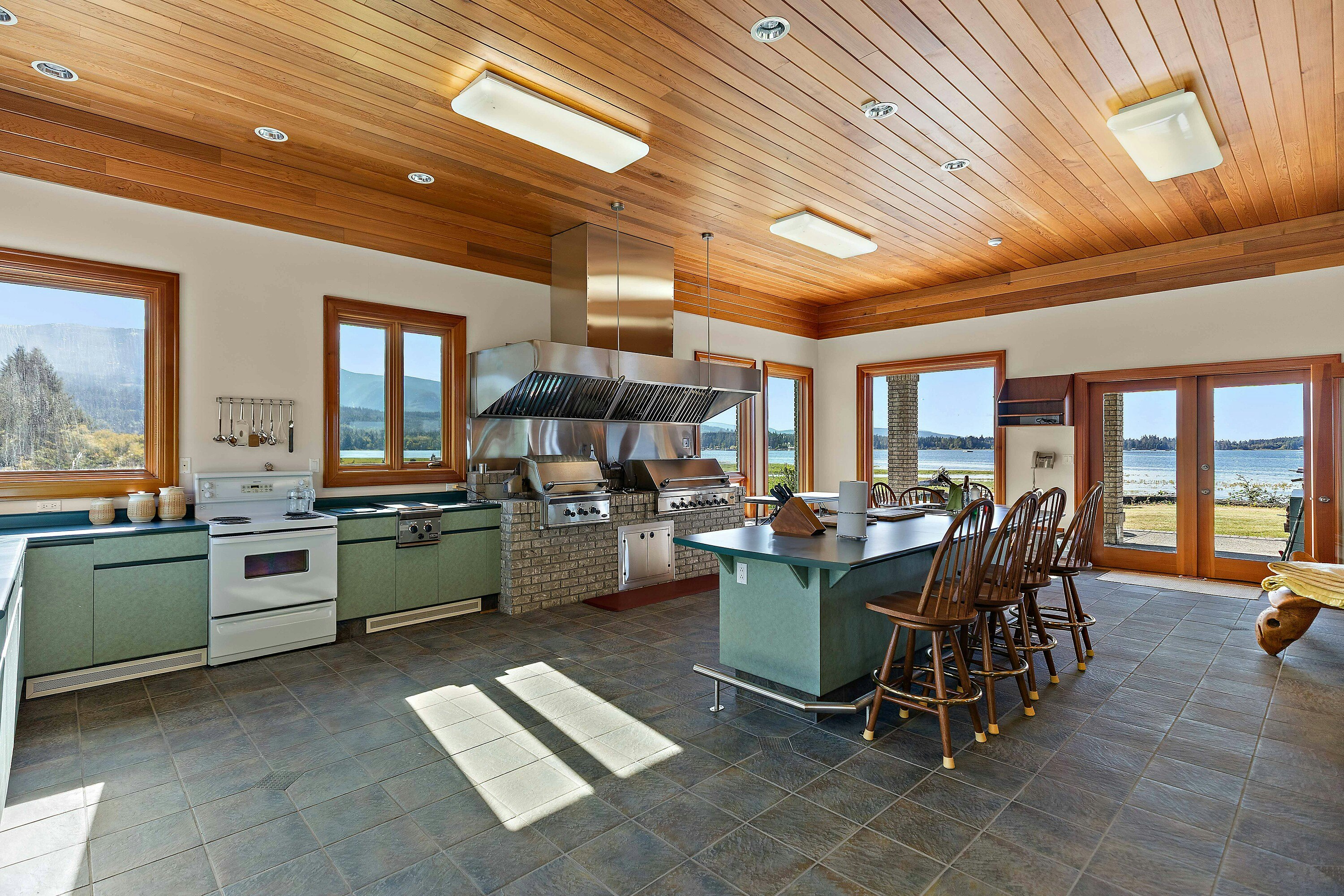 340 Berray Road, Fanny Bay, BC, V0R 1W0 - 16