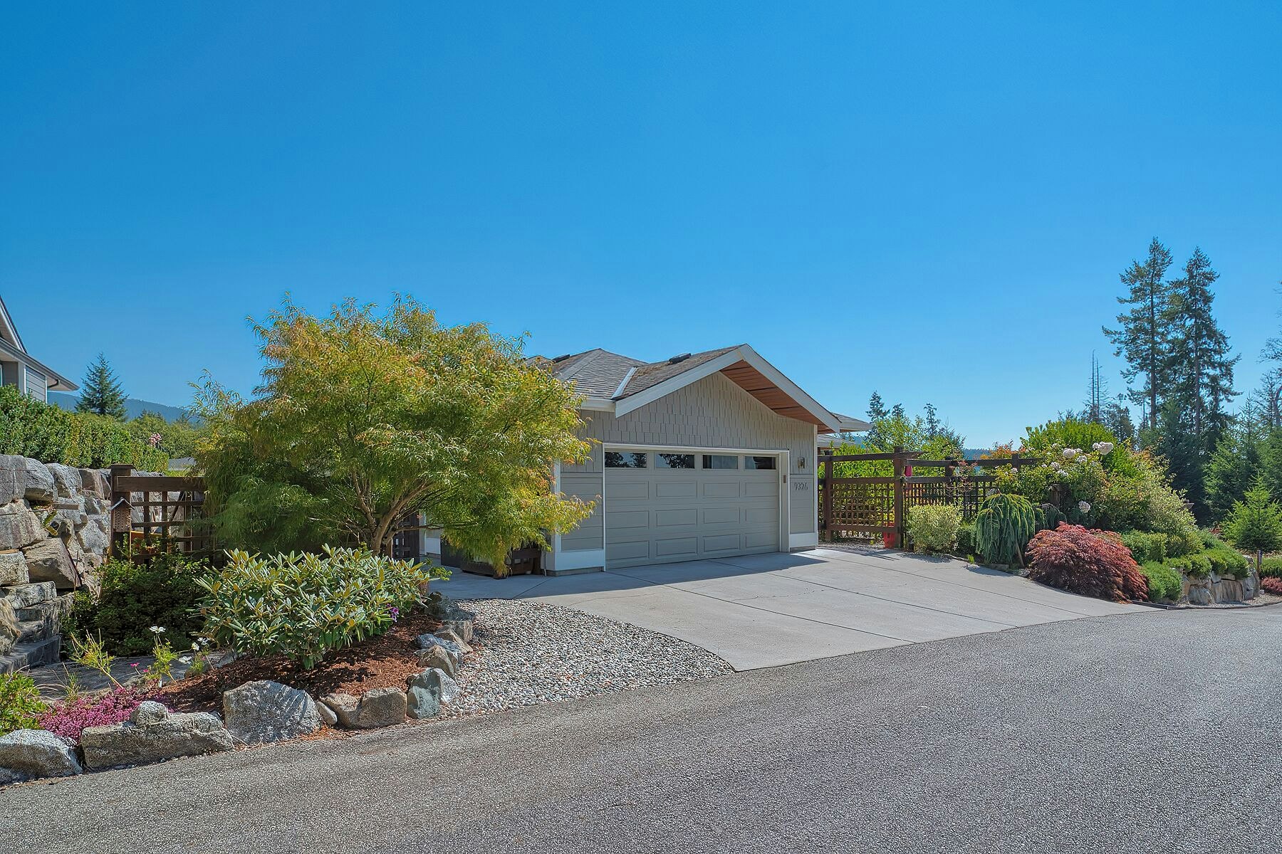 9326 Jorgensen Place, Halfmoon Bay, BC, V7Z 1B4 - 2