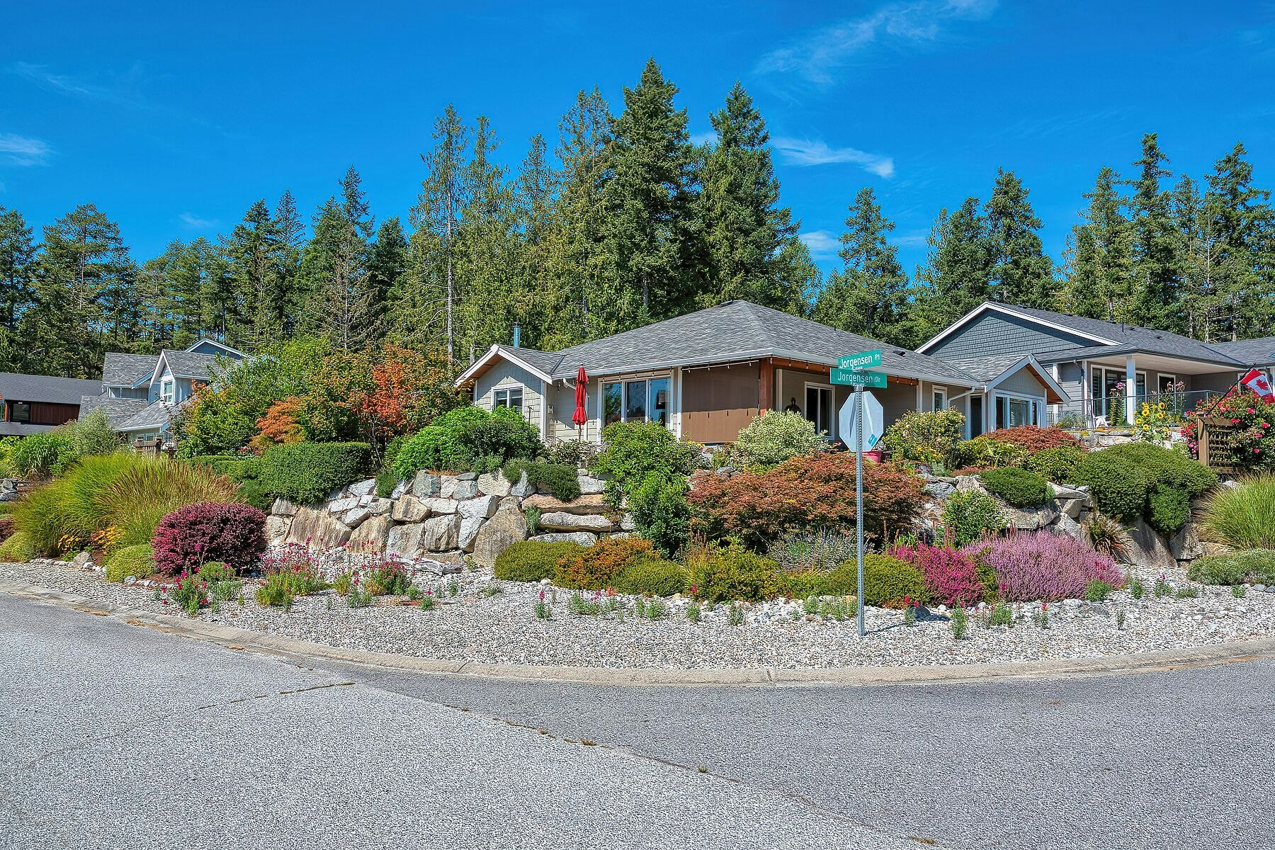 9326 Jorgensen Place, Halfmoon Bay, BC, V7Z 1B4 - 3