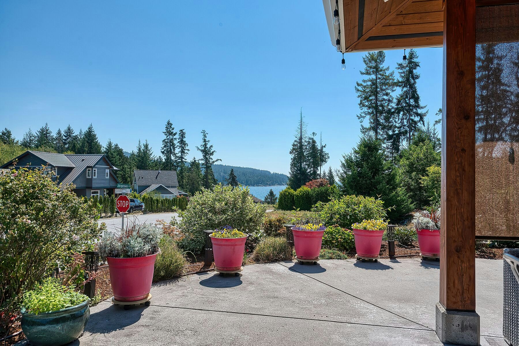 9326 Jorgensen Place, Halfmoon Bay, BC, V7Z 1B4 - 16