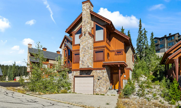 90 Forest Lane