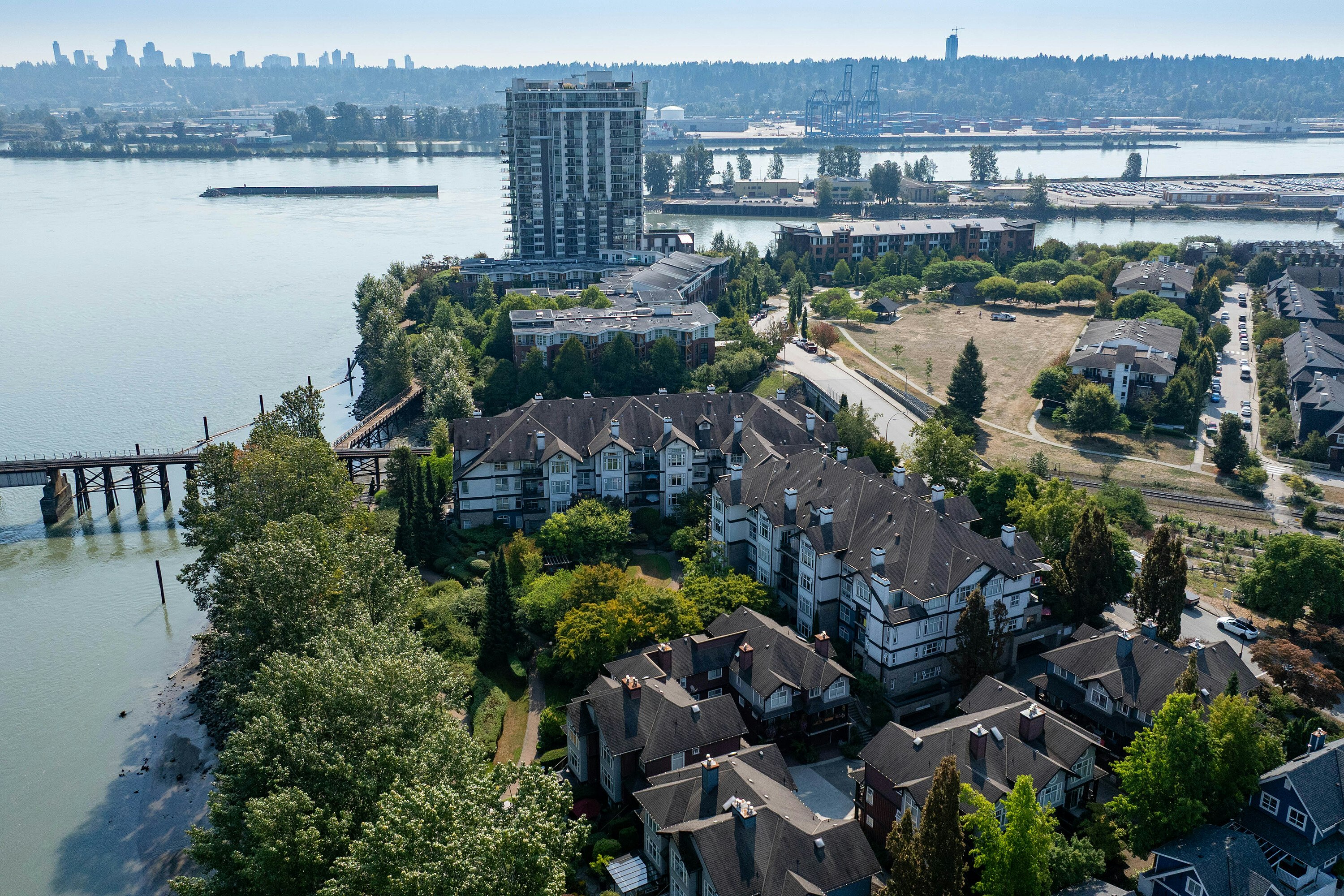 317-83 Star Crescent, New Westminster, BC, V3M 6X8 - 37