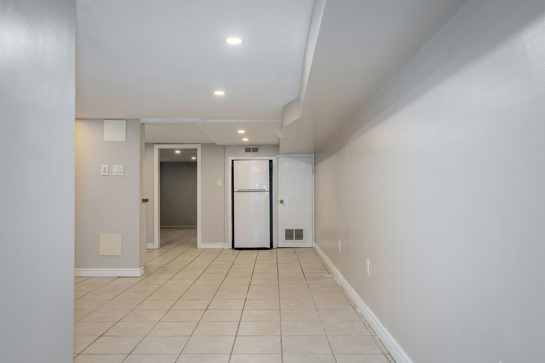 15 Indian Cres Bsmt Road, Toronto, ON, M6P 2E9 - 4