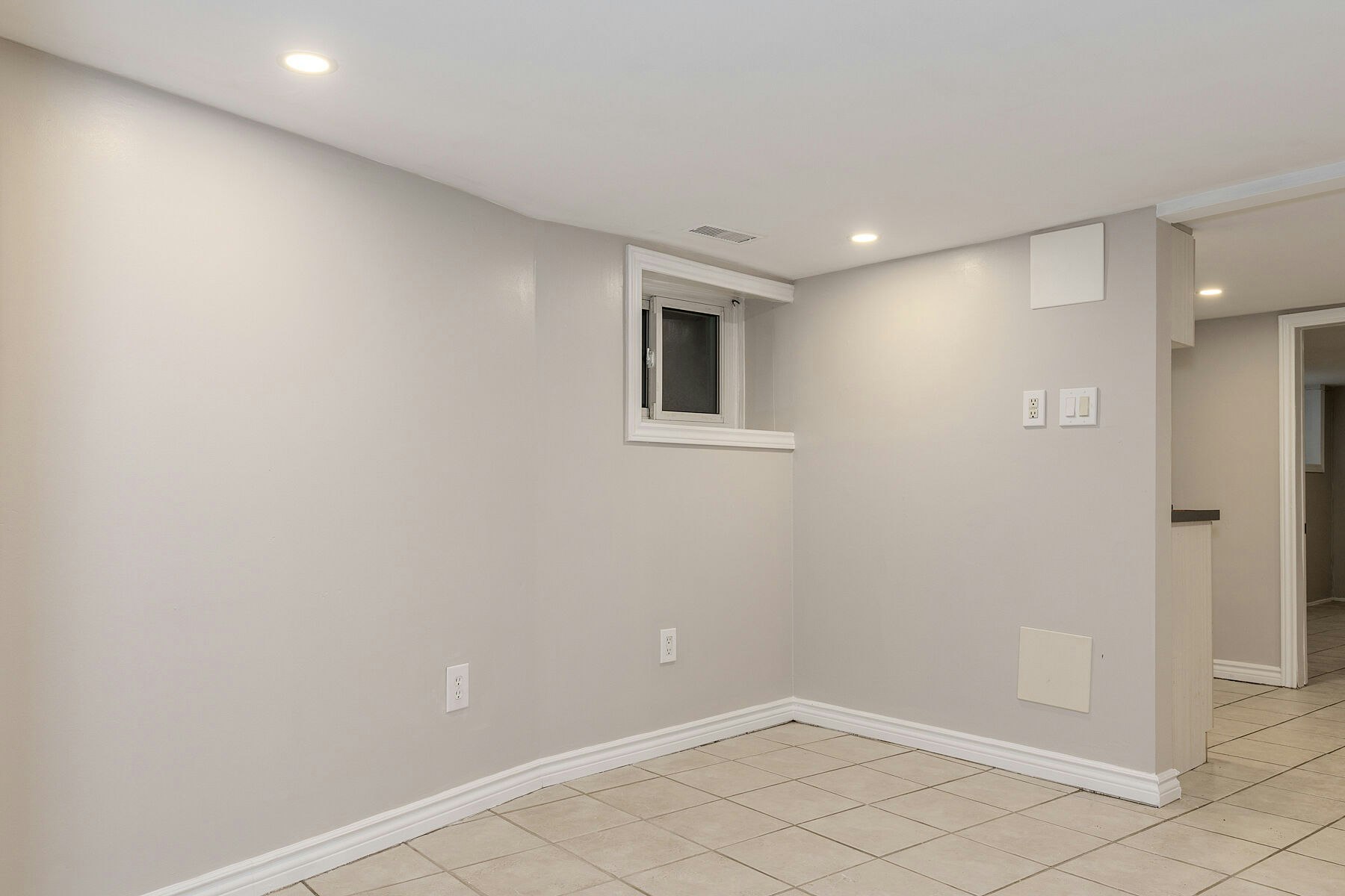15 Indian Cres Bsmt Road, Toronto, ON, M6P 2E9 - 5