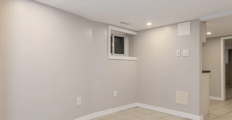 15 Indian Cres Bsmt Road, Toronto, ON, M6P 2E9 - 5