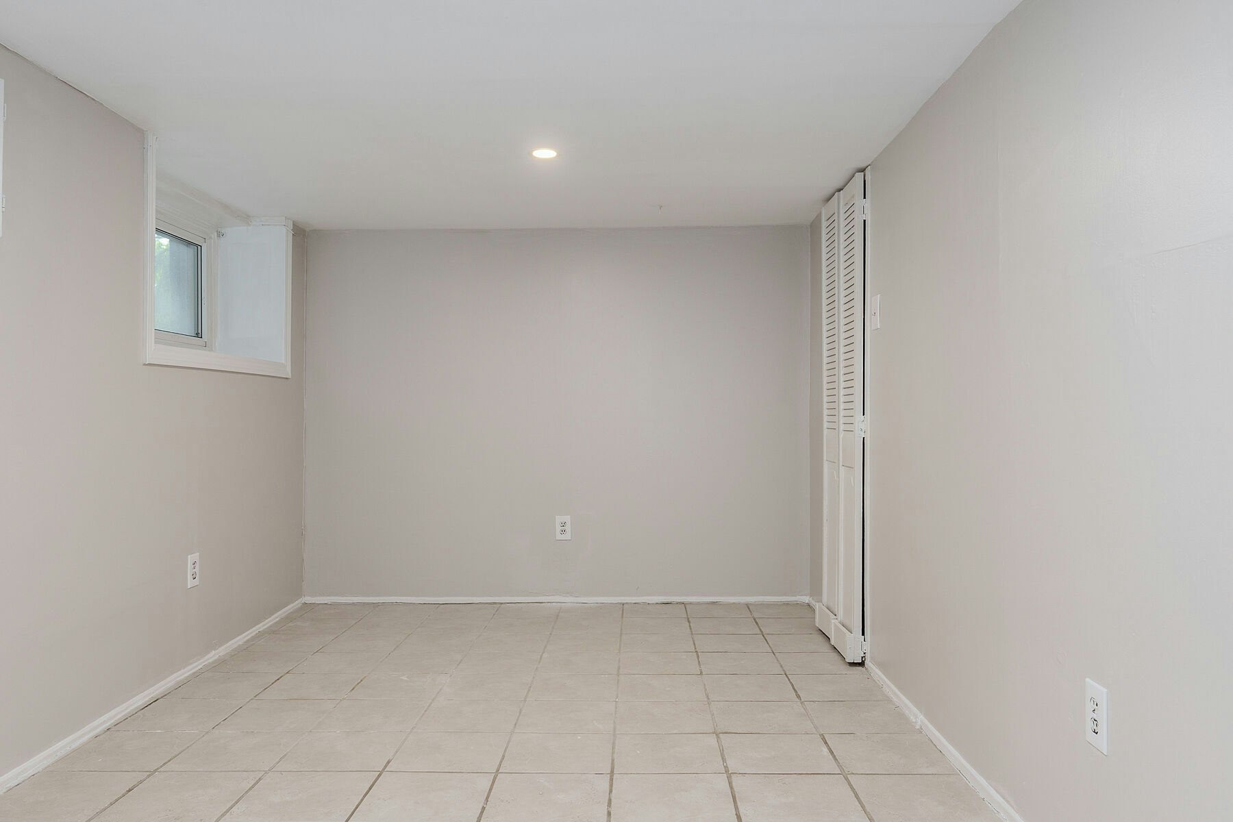 15 Indian Cres Bsmt Road, Toronto, ON, M6P 2E9 - 9