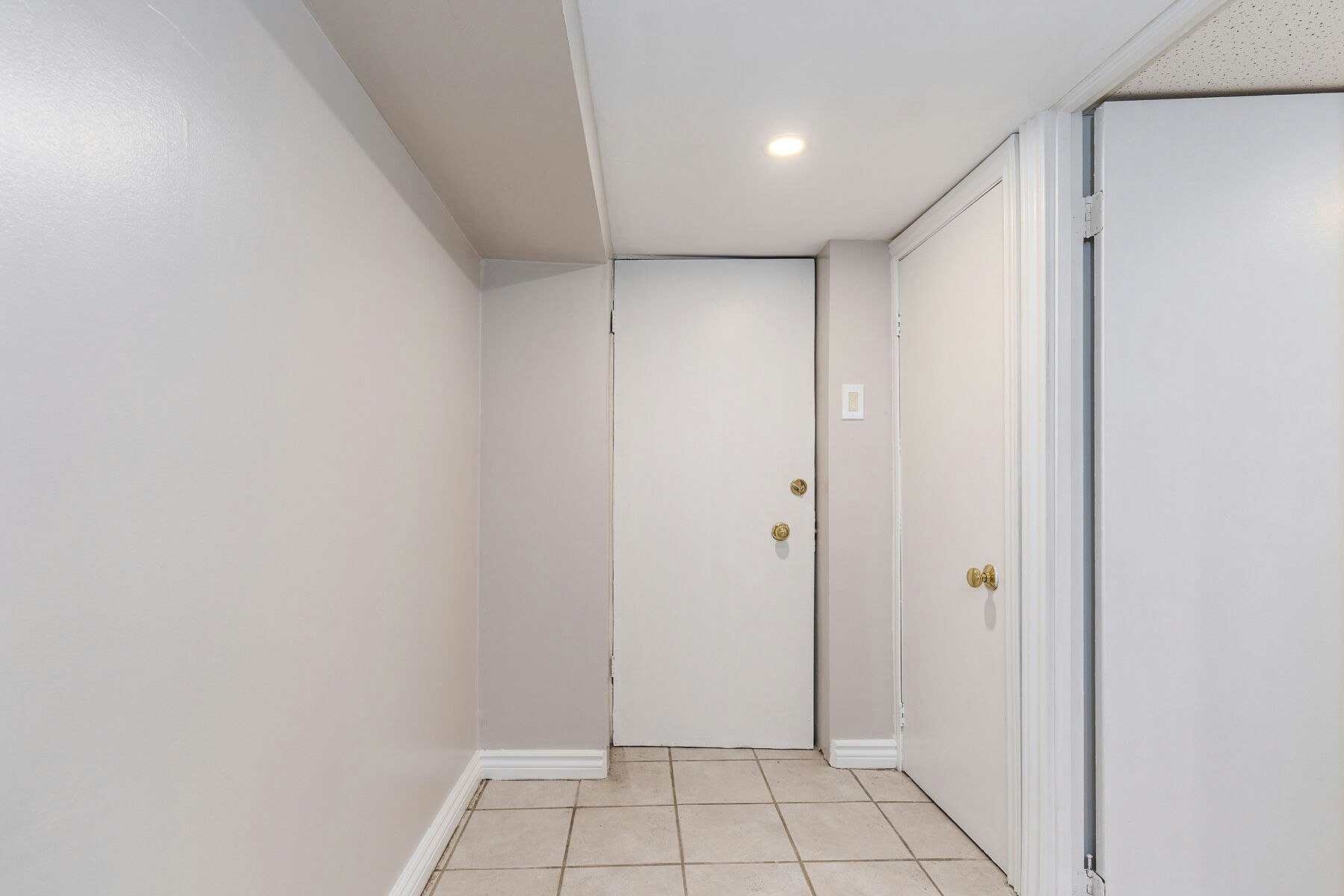 15 Indian Cres Bsmt Road, Toronto, ON, M6P 2E9 - 2