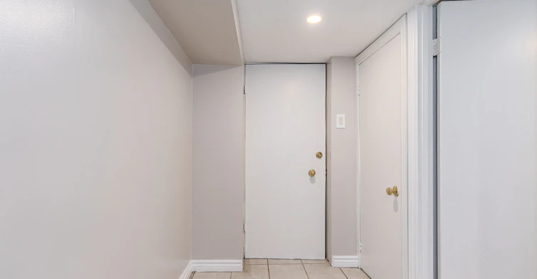 15 Indian Cres Bsmt Road, Toronto, ON, M6P 2E9 - 2