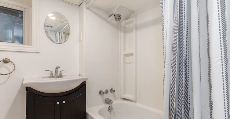 15 Indian Cres Bsmt Road, Toronto, ON, M6P 2E9 - 12