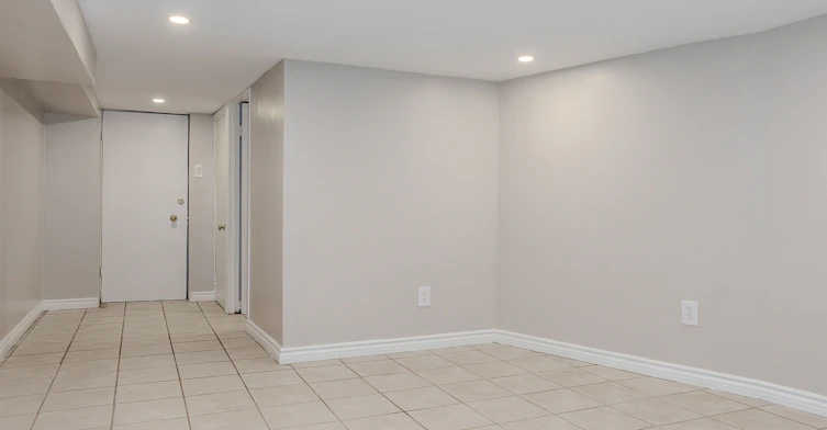 15 Indian Cres Bsmt Road, Toronto, ON, M6P 2E9 - 3