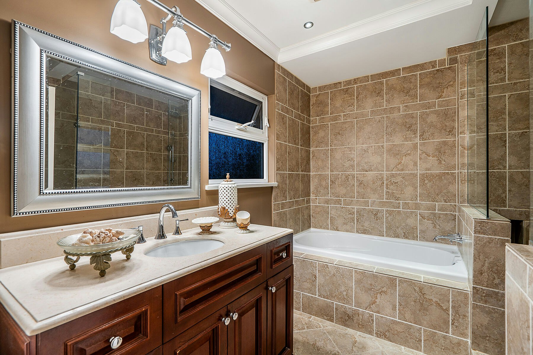 4740 Rutland Road, West Vancouver, BC, V7W 1G7 - 11