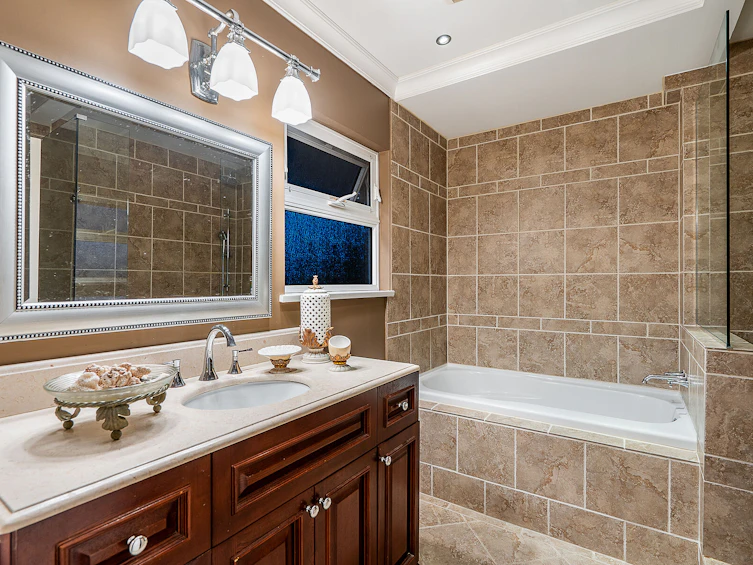 4740 Rutland Road, West Vancouver, BC, V7W 1G7 - 11