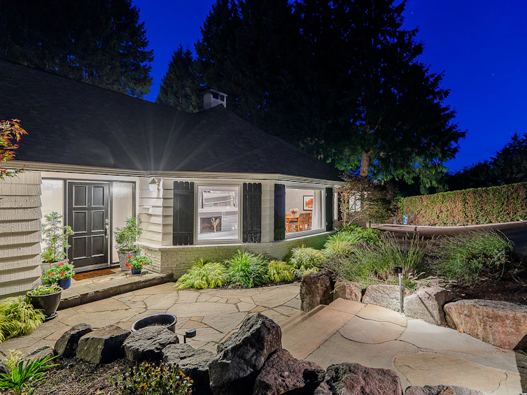 4740 Rutland Road, West Vancouver, BC, V7W 1G7 - 3