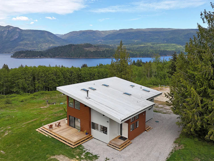 6400 Crowston Road, Sechelt, BC, V7Z 0L1