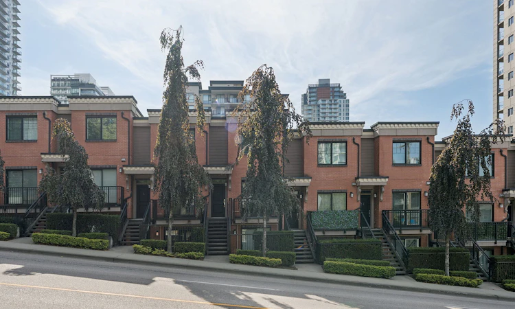 4-838 Royal Avenue
