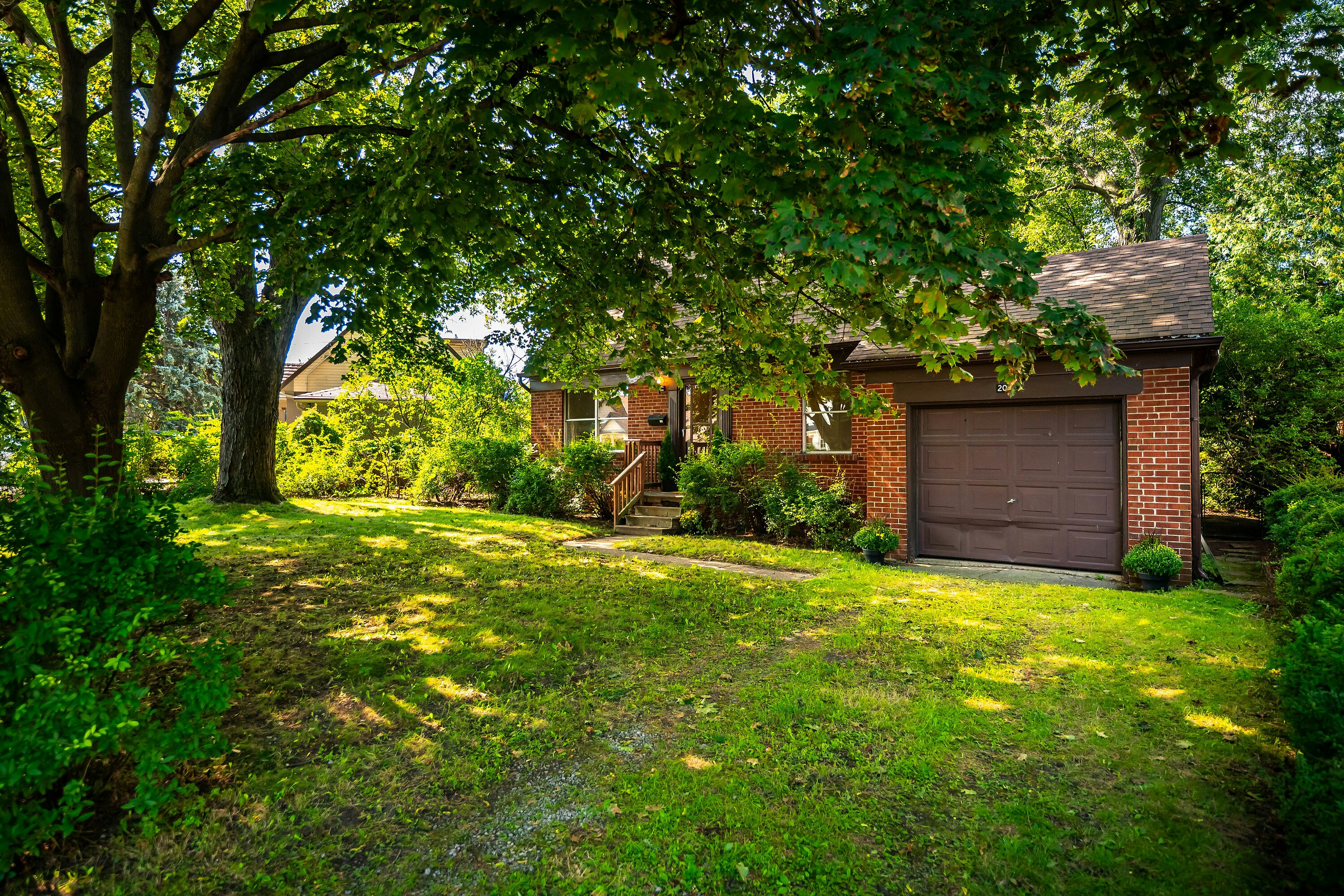 2050 Russett Road, Mississauga, ON, L4Y 1B9