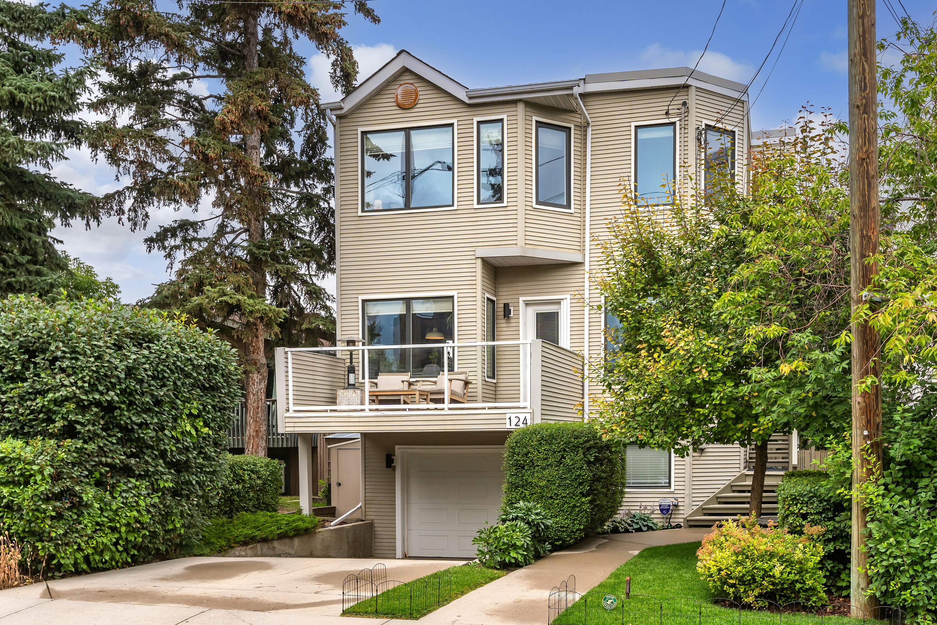 124 38a Avenue SW, Calgary, AB, T2S 0W4