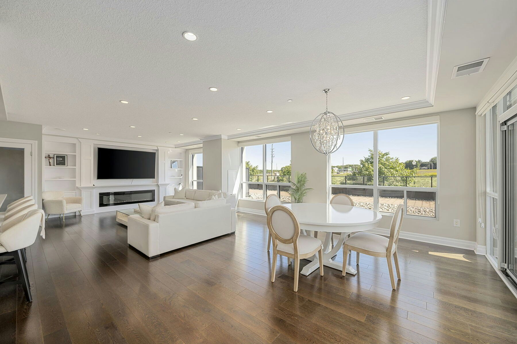205-240 Villagewalk Boulevard, London, ON, N6G 0P6