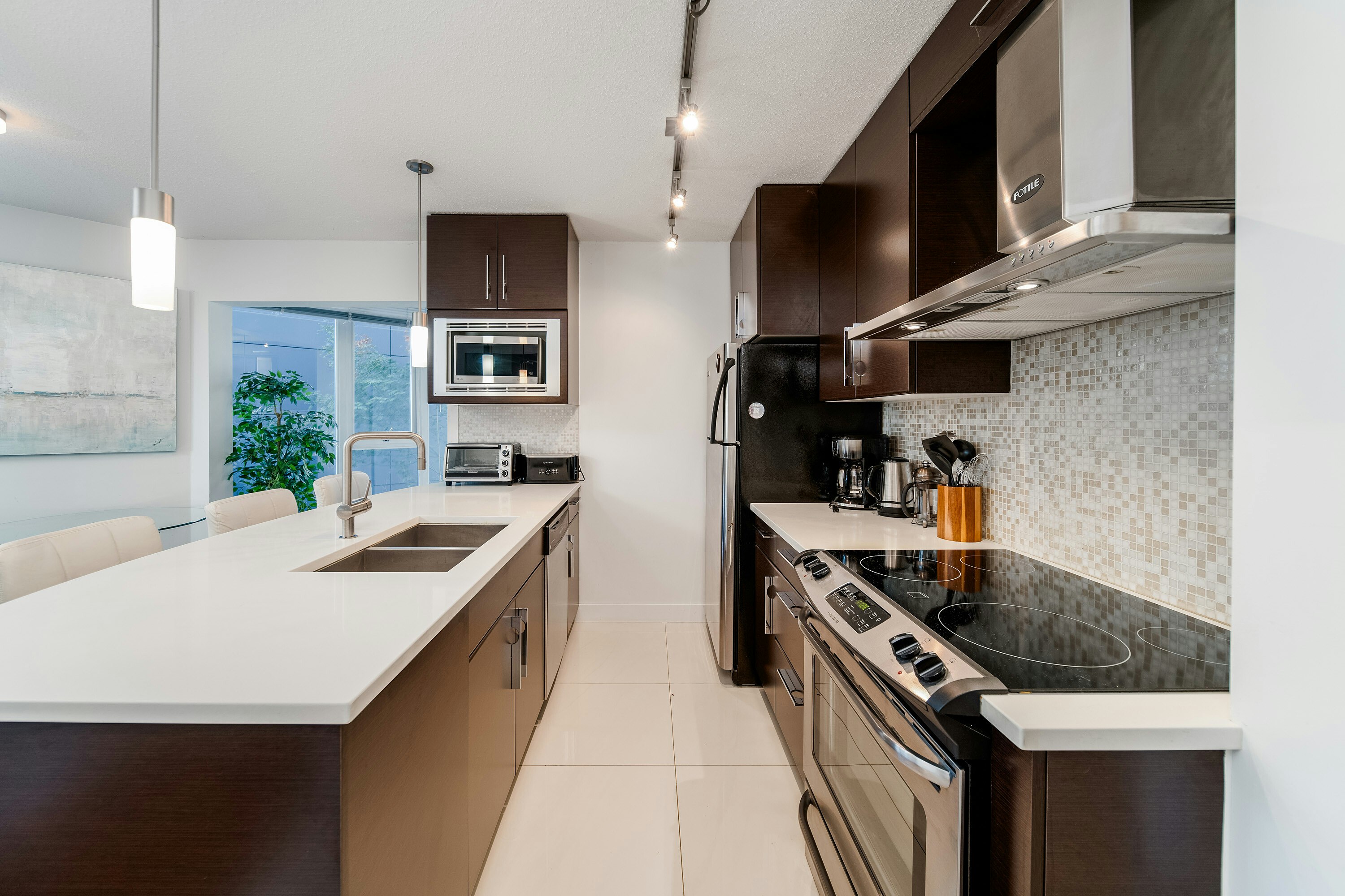301-689 Abbott Street, Vancouver, BC, V6B 0J2 - 2
