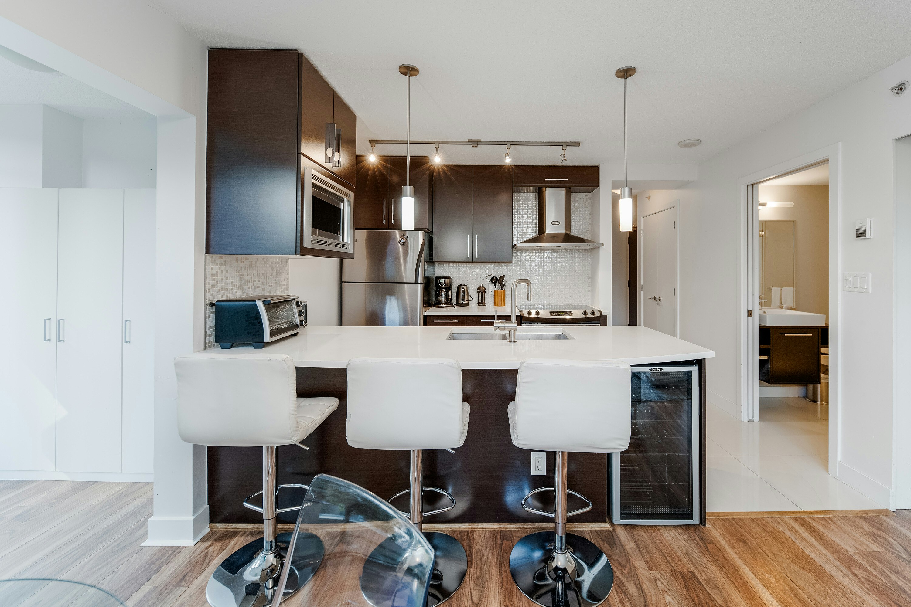 301-689 Abbott Street, Vancouver, BC, V6B 0J2 - 4