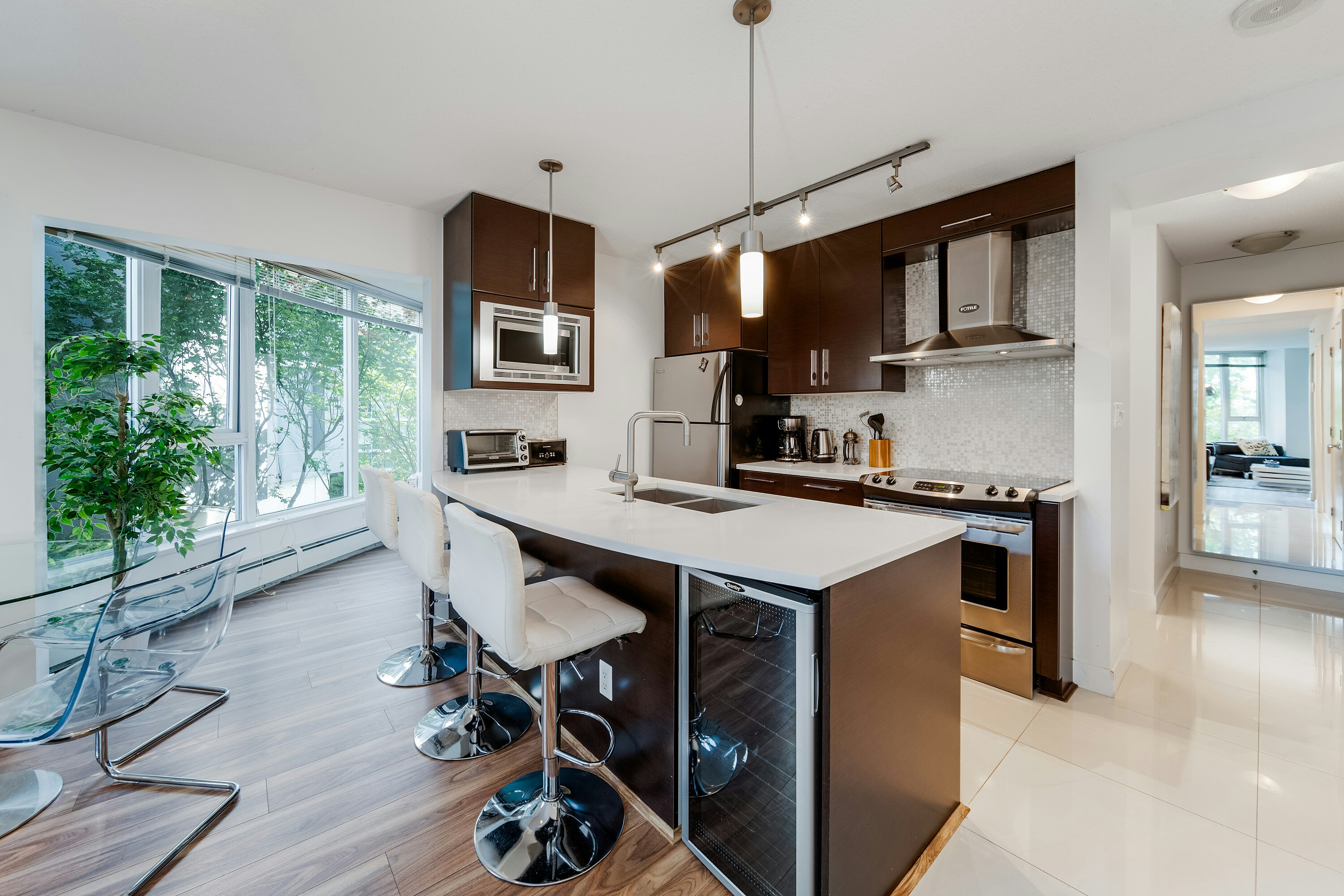 301-689 Abbott Street, Vancouver, BC, V6B 0J2 - 3