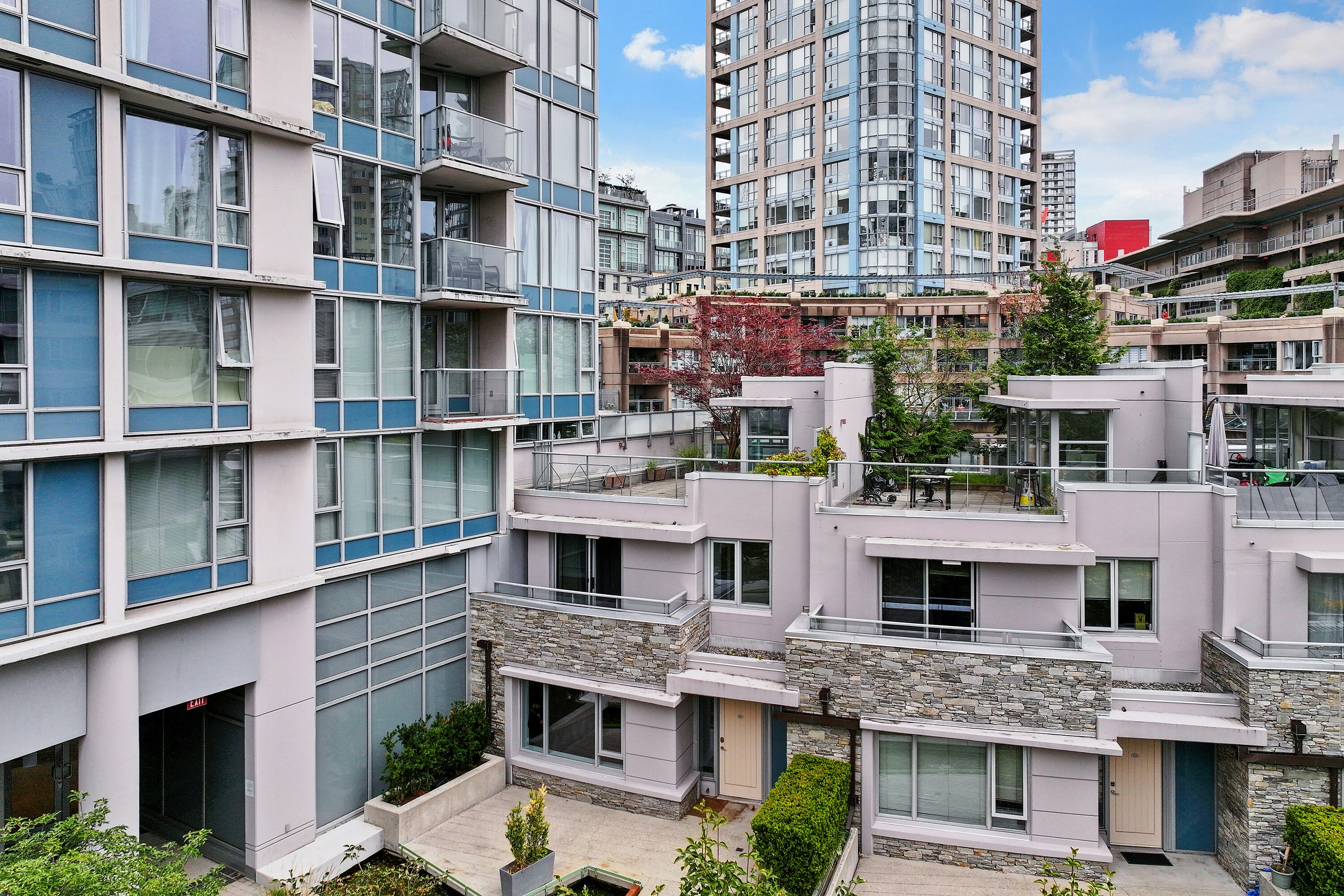 221-188 Keefer Place, Vancouver, BC, V6B 0J1
