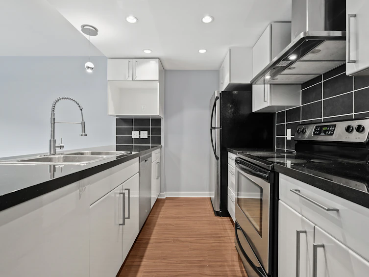 221-188 Keefer Place, Vancouver, BC, V6B 0J1 - 8