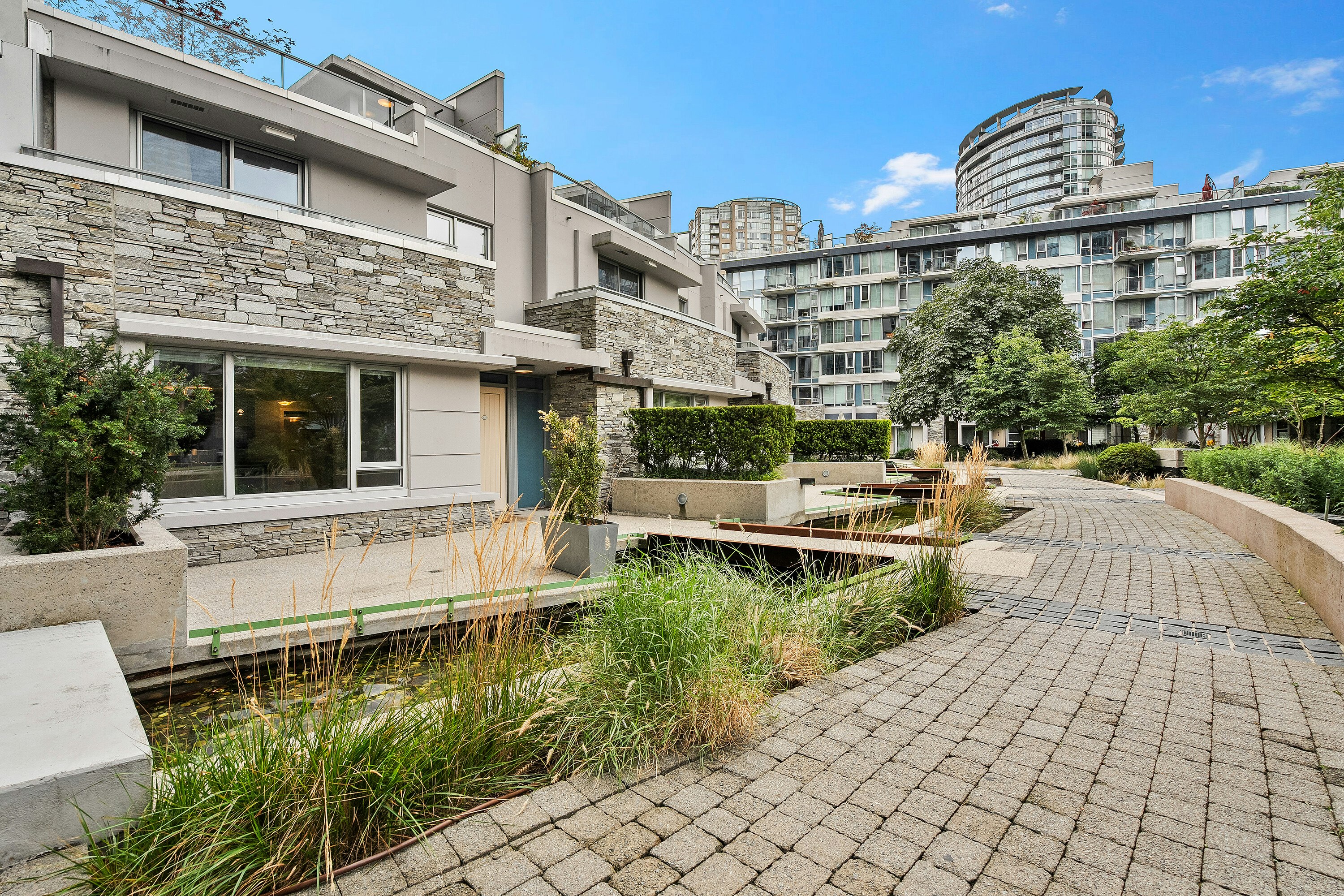 221-188 Keefer Place - 2