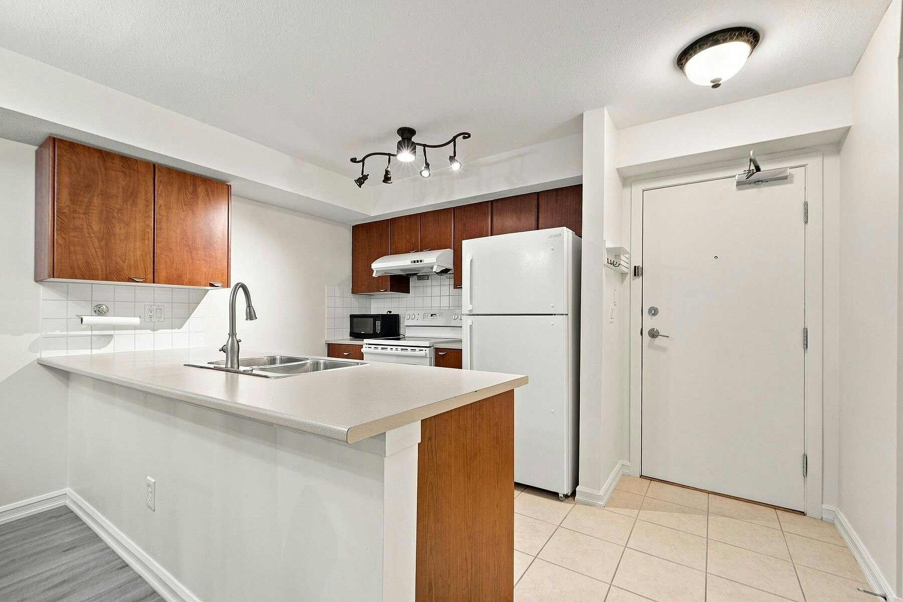 212-10088 148th Street, Surrey, BC, V3R 3M9