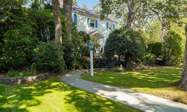 1310 Rockland Avenue