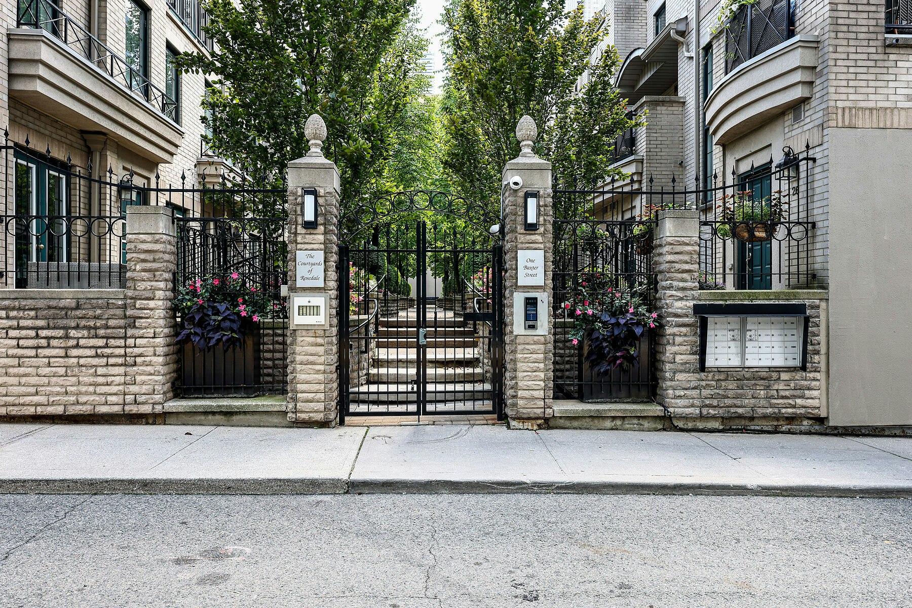 21-1 Baxter Street, Toronto, ON, M4W 3W1