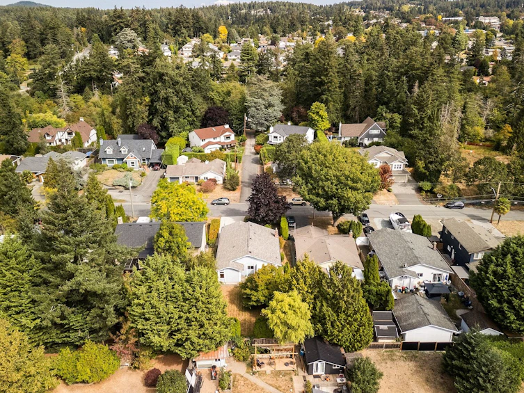 723 Miller Avenue, Saanich, BC, V8Z 3C9 - 28