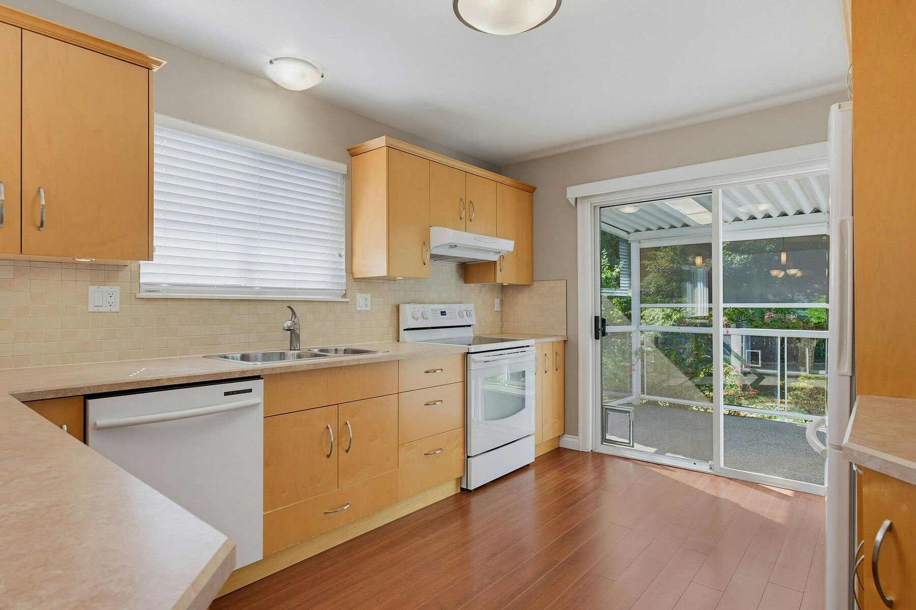 723 Miller Avenue, Saanich, BC, V8Z 3C9 - 12
