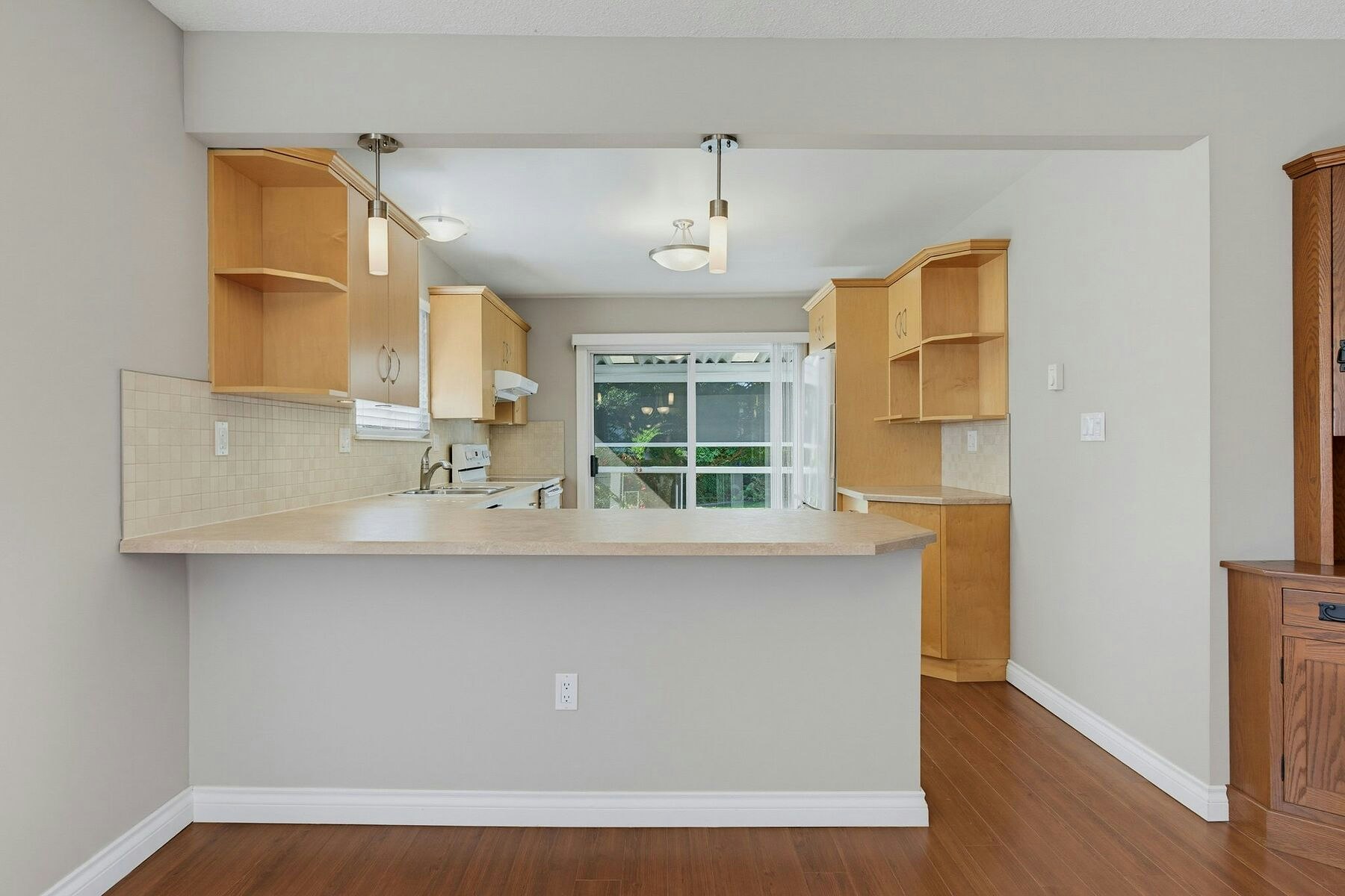 723 Miller Avenue, Saanich, BC, V8Z 3C9 - 11