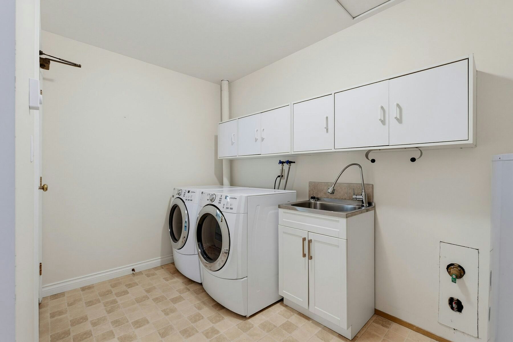 723 Miller Avenue, Saanich, BC, V8Z 3C9 - 20