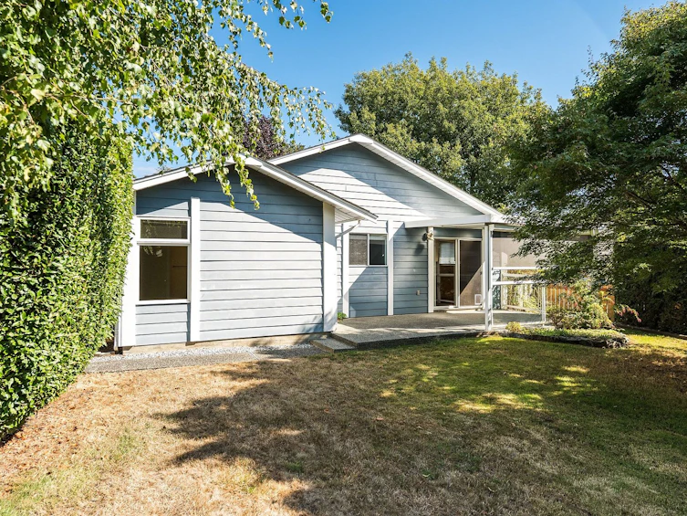 723 Miller Avenue, Saanich, BC, V8Z 3C9 - 23