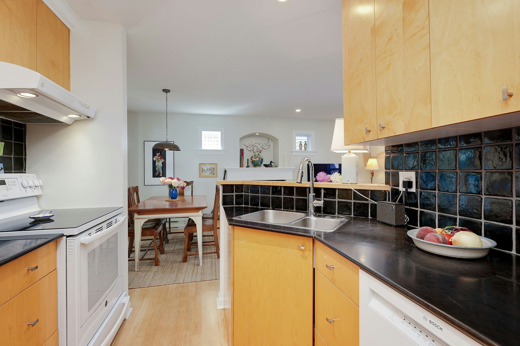 1110 Reno Street, Victoria, BC, V9A 4B6 - 13