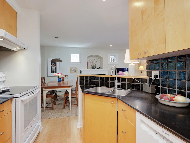 1110 Reno Street, Victoria, BC, V9A 4B6 - 13