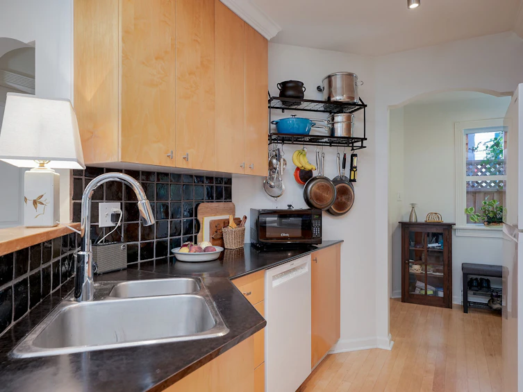 1110 Reno Street, Victoria, BC, V9A 4B6 - 15