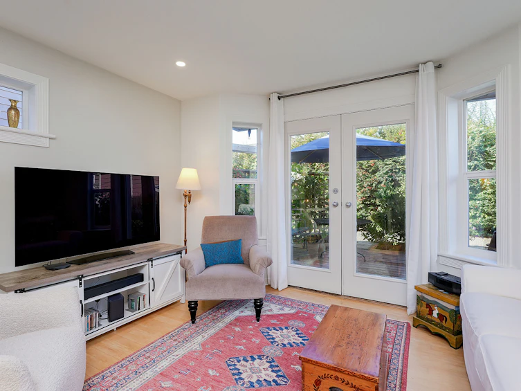 1110 Reno Street, Victoria, BC, V9A 4B6 - 6